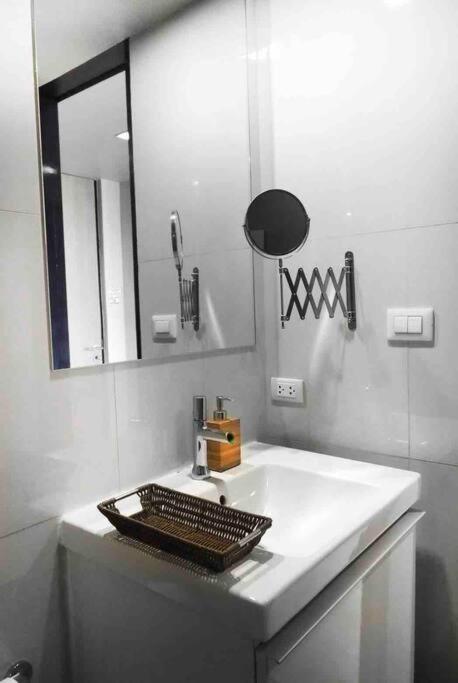 Stylish 1 Bedroom, Nice Pool,Bts Asok, Sukhumvit กรุงเทพมหานคร ภายนอก รูปภาพ